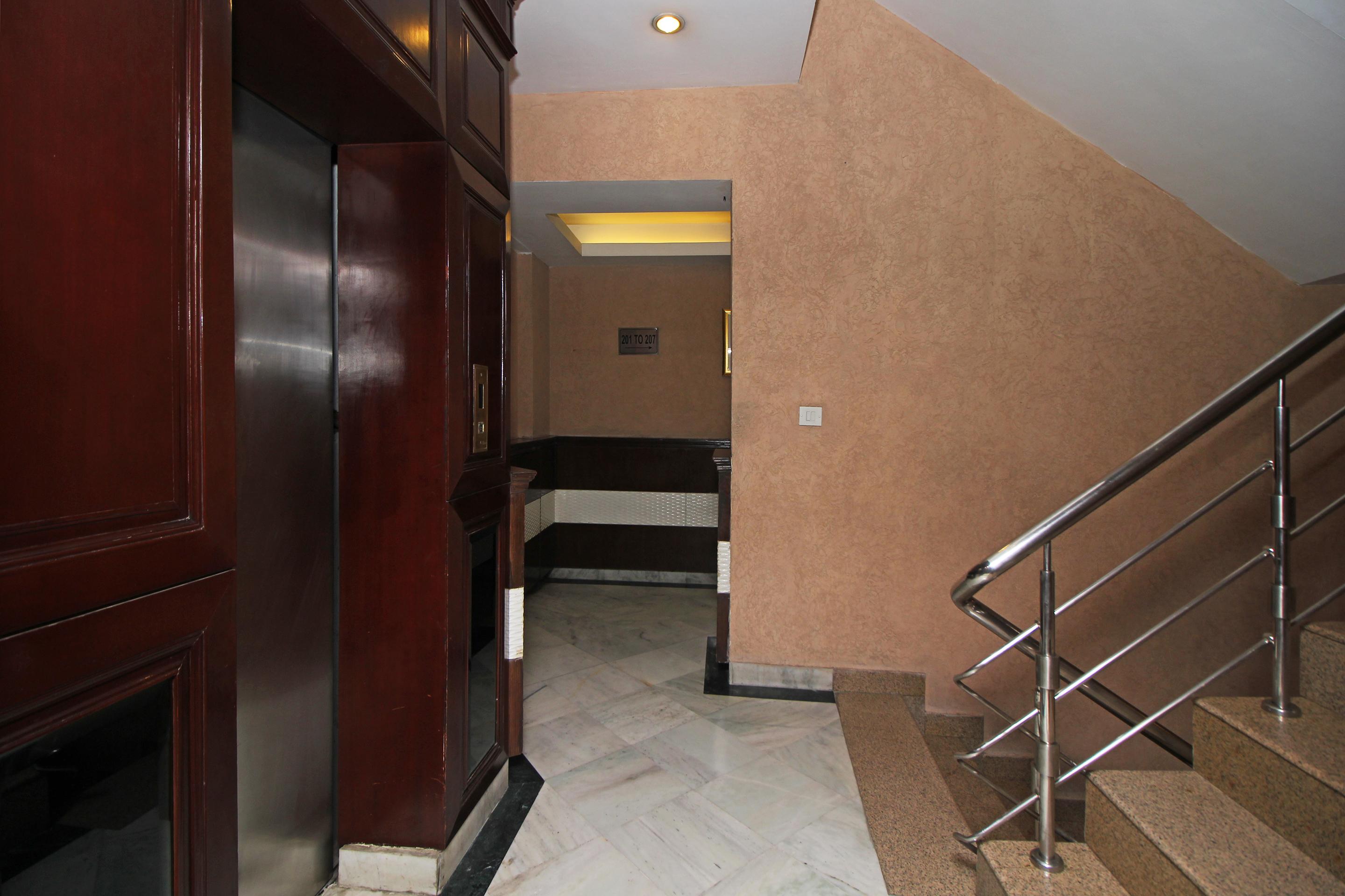 Oyo 5915 Hotel Swagath Нью-Дели Экстерьер фото