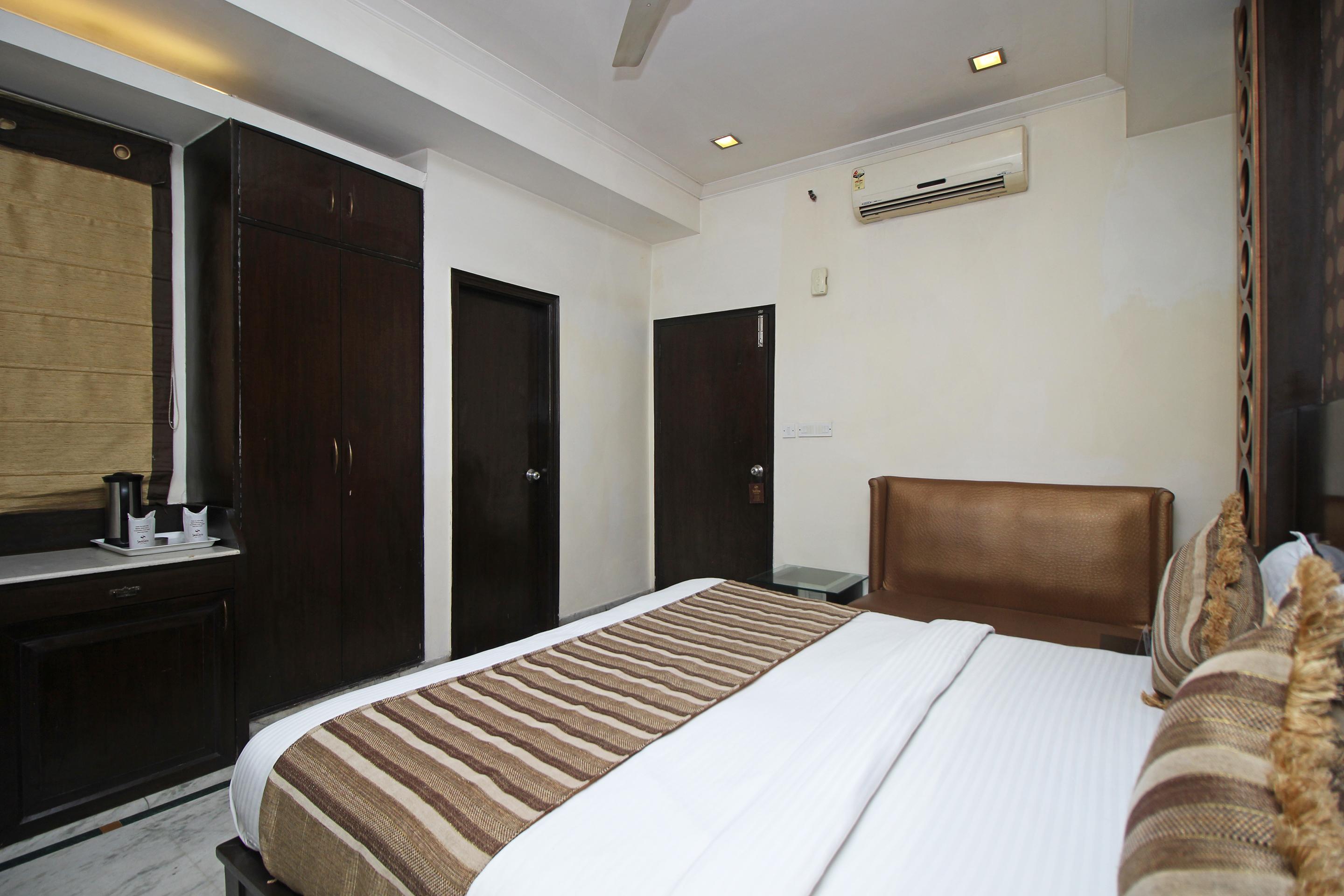 Oyo 5915 Hotel Swagath Нью-Дели Экстерьер фото