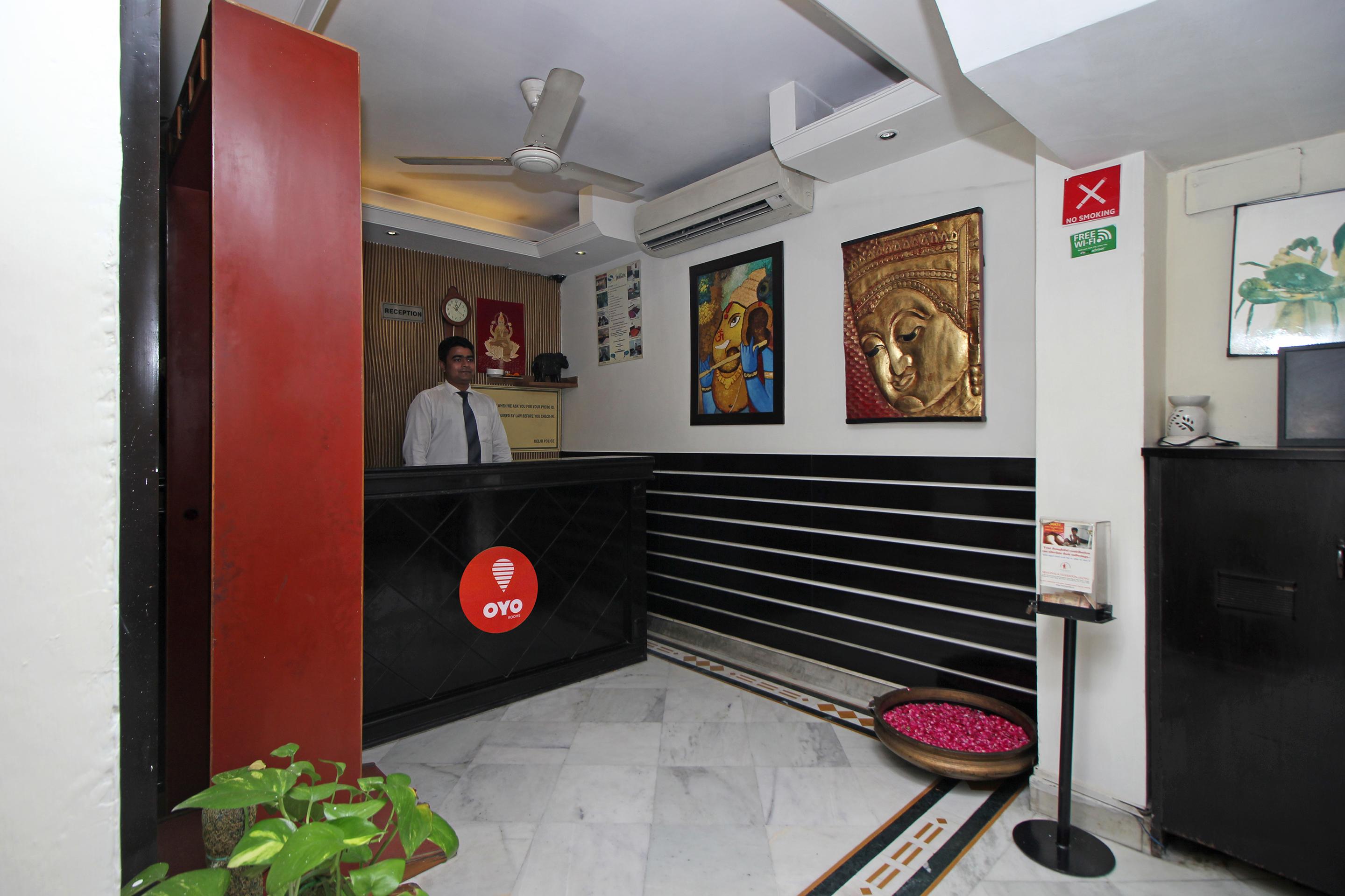 Oyo 5915 Hotel Swagath Нью-Дели Экстерьер фото